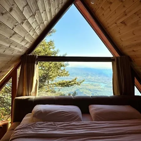 Villa Dajti Alpin *